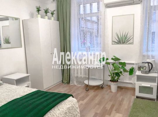 Продам трехкомнатную (3-комн.) квартиру, 1-я Советская ул, 12, Санкт-Петербург г