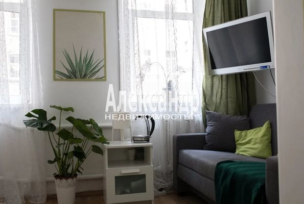 Продам трехкомнатную (3-комн.) квартиру, 1-я Советская ул, 12, Санкт-Петербург г