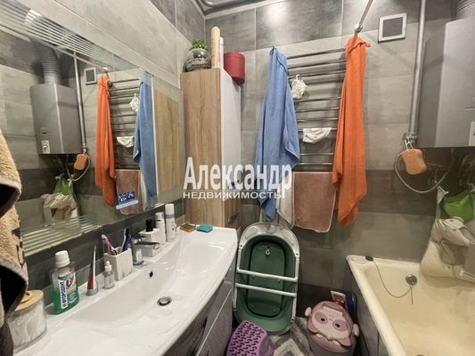 Продам комнату в 3-комн. квартире, Пограничника Гарькавого ул, 5к1, Санкт-Петербург г