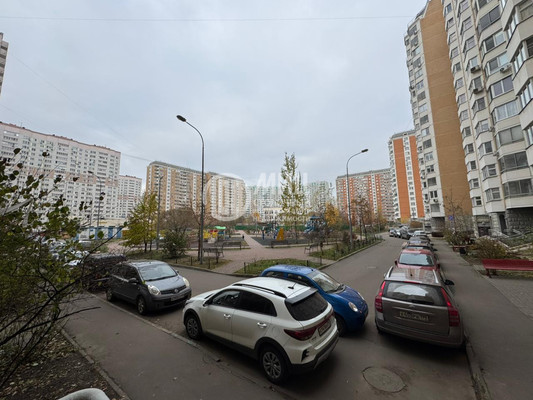 Продам трехкомнатную (3-комн.) квартиру, Защитников Москвы пр-кт, 13, Москва г