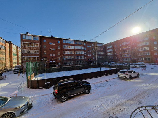 Продам трехкомнатную (3-комн.) квартиру, Красноказачья ул, 120к7, Иркутск г