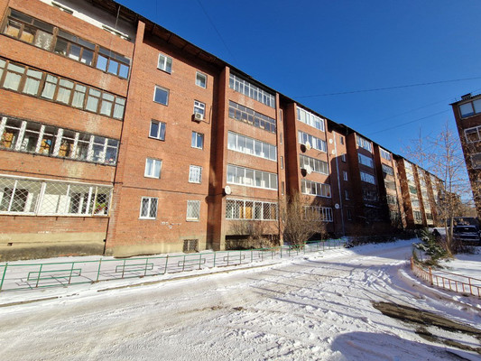 Продам трехкомнатную (3-комн.) квартиру, Красноказачья ул, 120к7, Иркутск г