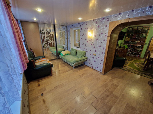 Продам трехкомнатную (3-комн.) квартиру, Красноказачья ул, 120к7, Иркутск г