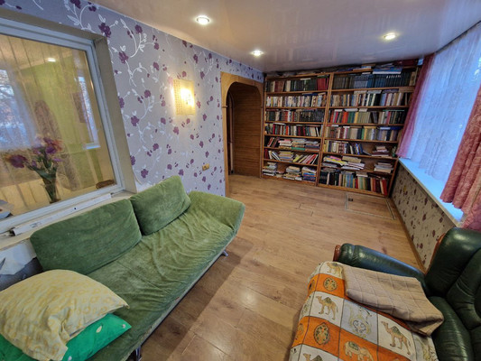 Продам трехкомнатную (3-комн.) квартиру, Красноказачья ул, 120к7, Иркутск г