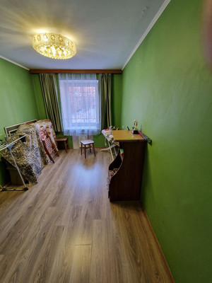 Продам трехкомнатную (3-комн.) квартиру, Красноказачья ул, 120к7, Иркутск г