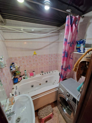 Продам трехкомнатную (3-комн.) квартиру, Красноказачья ул, 120к7, Иркутск г