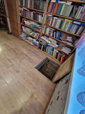 Продам трехкомнатную (3-комн.) квартиру, Красноказачья ул, 120к7, Иркутск г
