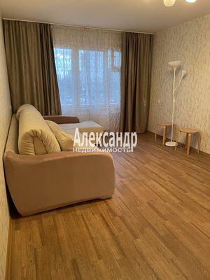 Сдам однокомнатную (1-комн.) квартиру, Бадаева ул, 8к2, Санкт-Петербург г