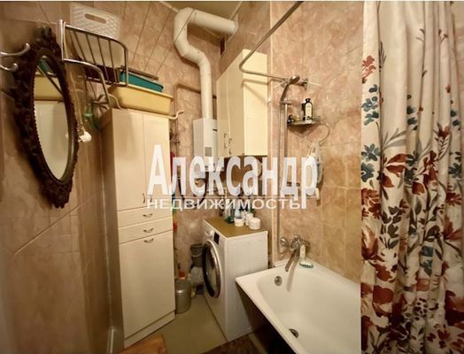 Продам трехкомнатную (3-комн.) квартиру, Александра Матросова ул, 14, Санкт-Петербург г