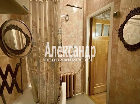 Продам трехкомнатную (3-комн.) квартиру, Александра Матросова ул, 14, Санкт-Петербург г