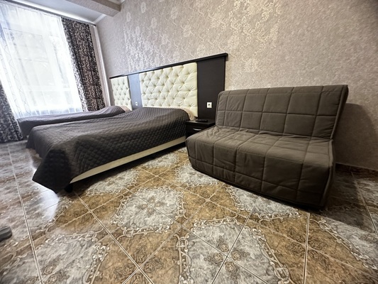 Продам двухкомнатную (2-комн.) квартиру, Мира ул, 15, Геленджик г