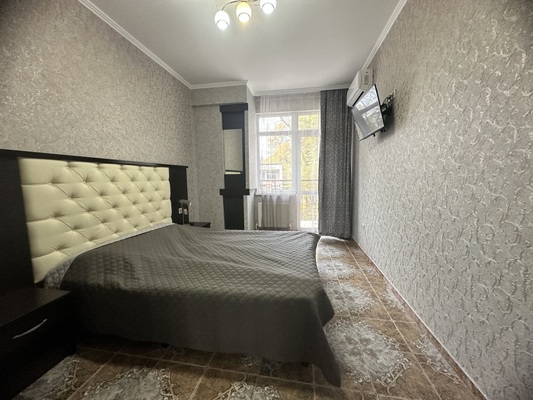 Продам двухкомнатную (2-комн.) квартиру, Мира ул, 15, Геленджик г