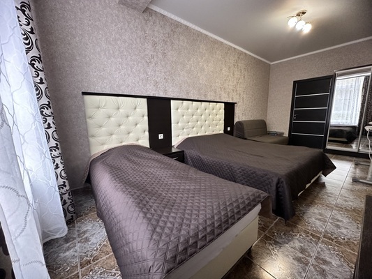 Продам двухкомнатную (2-комн.) квартиру, Мира ул, 15, Геленджик г