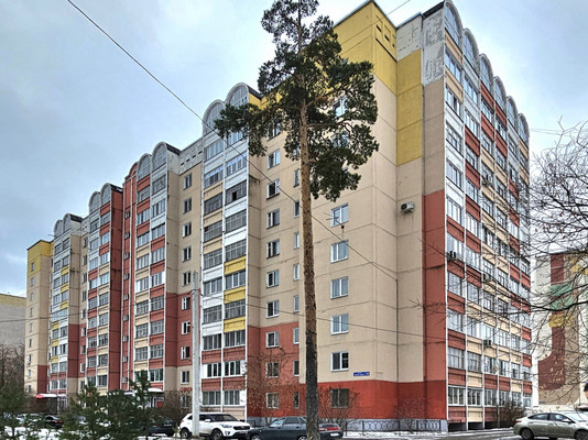 Продам трехкомнатную (3-комн.) квартиру, Докучаева ул, 32, Пермь г