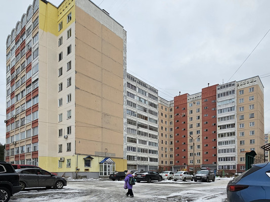 Продам трехкомнатную (3-комн.) квартиру, Докучаева ул, 32, Пермь г