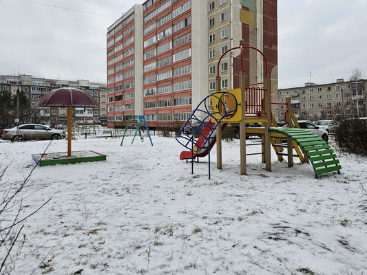 Продам трехкомнатную (3-комн.) квартиру, Докучаева ул, 32, Пермь г