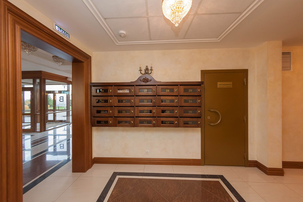 Продам трехкомнатную (3-комн.) квартиру, Озёрный (Центр р-н) пер, 2, Петрозаводск г
