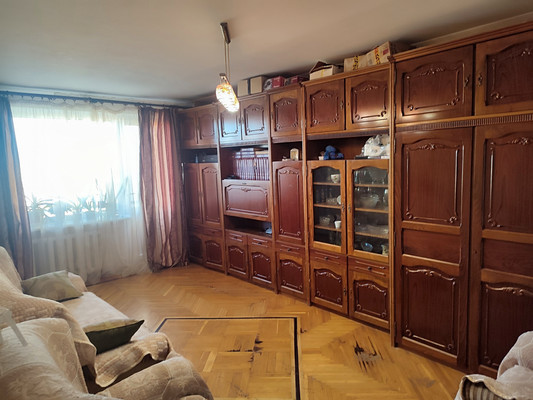 Продам трехкомнатную (3-комн.) квартиру, Аральская ул, 71/88, Симферополь г