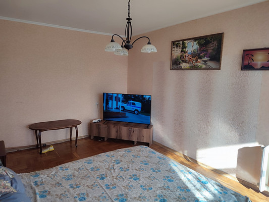 Продам трехкомнатную (3-комн.) квартиру, Аральская ул, 71/88, Симферополь г