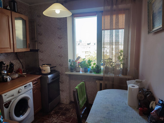 Продам трехкомнатную (3-комн.) квартиру, Аральская ул, 71/88, Симферополь г