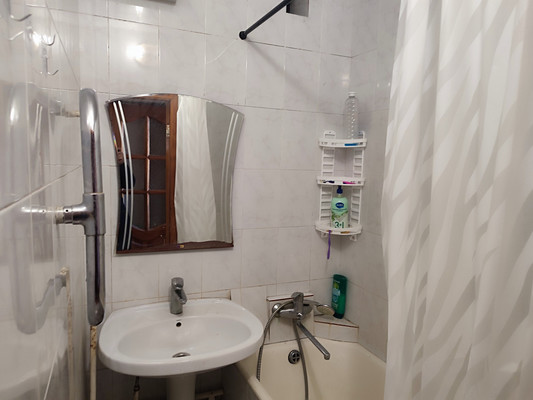 Продам трехкомнатную (3-комн.) квартиру, Аральская ул, 71/88, Симферополь г