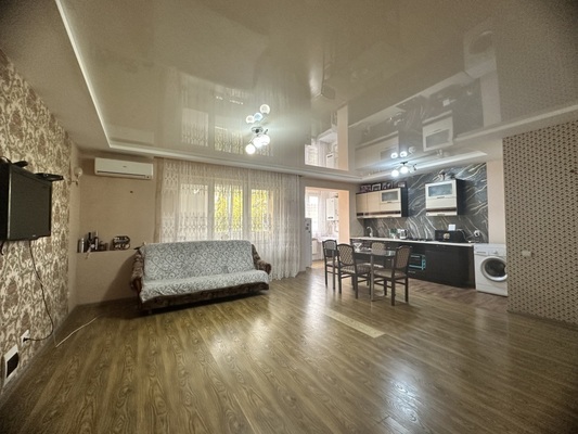 Продам трехкомнатную (3-комн.) квартиру, Совхозная ул, 25, Геленджик г