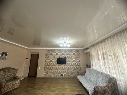 Продам трехкомнатную (3-комн.) квартиру, Совхозная ул, 25, Геленджик г