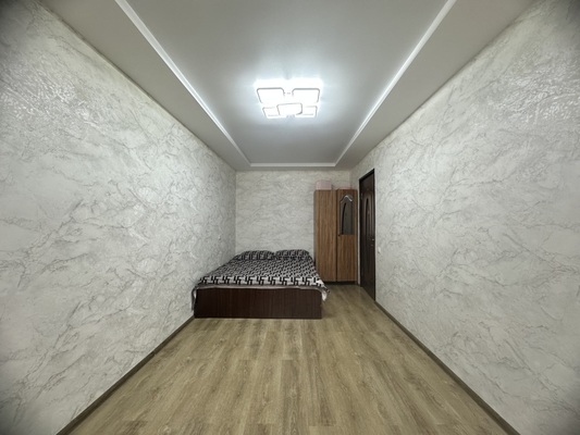 Продам трехкомнатную (3-комн.) квартиру, Совхозная ул, 25, Геленджик г