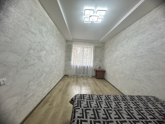 Продам трехкомнатную (3-комн.) квартиру, Совхозная ул, 25, Геленджик г