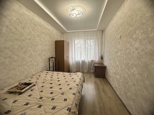 Продам трехкомнатную (3-комн.) квартиру, Совхозная ул, 25, Геленджик г
