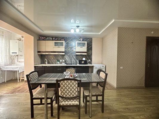 Продам трехкомнатную (3-комн.) квартиру, Совхозная ул, 25, Геленджик г