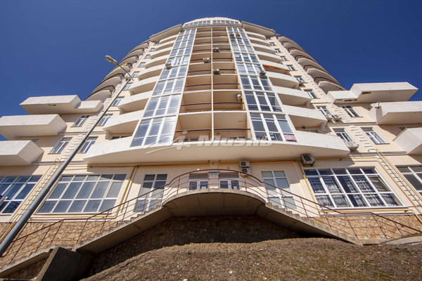 Продам двухкомнатную (2-комн.) квартиру, Сергеева-Ценского ул, 1а, Алушта г