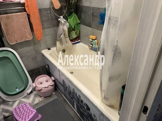 Продам комнату в 3-комн. квартире, Пограничника Гарькавого ул, 5к1, Санкт-Петербург г