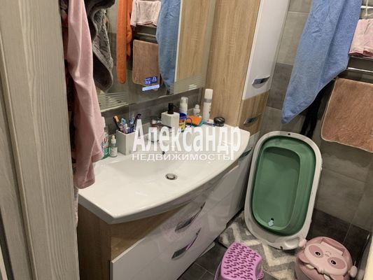 Продам комнату в 3-комн. квартире, Пограничника Гарькавого ул, 5к1, Санкт-Петербург г