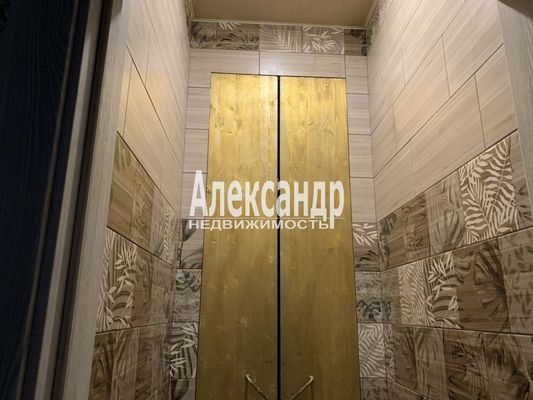 Продам комнату в 3-комн. квартире, Пограничника Гарькавого ул, 5к1, Санкт-Петербург г