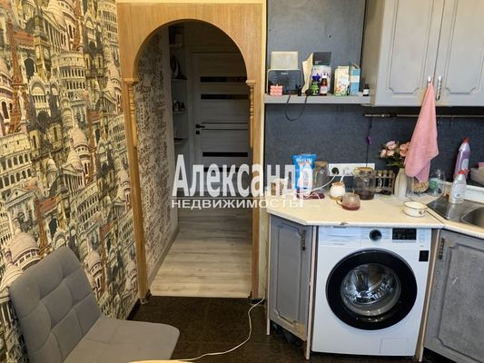 Продам комнату в 3-комн. квартире, Пограничника Гарькавого ул, 5к1, Санкт-Петербург г