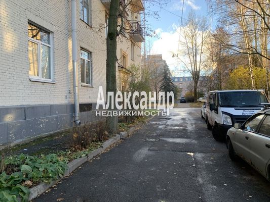 Продам комнату в 3-комн. квартире, Пограничника Гарькавого ул, 5к1, Санкт-Петербург г