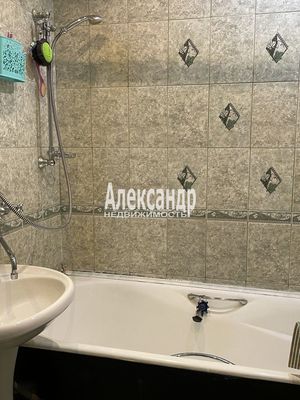 Продам многокомнатную квартиру, Уточкина ул, 2к1, Санкт-Петербург г