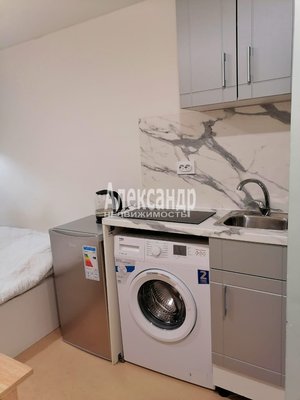 Продам долю в 1-комн. квартире, Моисеенко ул, д. 15-17, Санкт-Петербург г