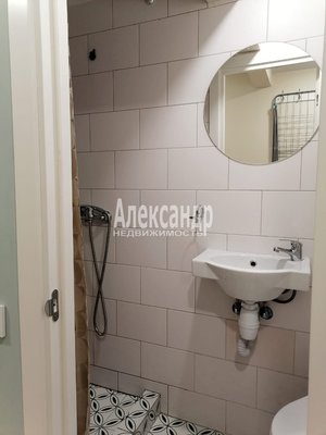 Продам долю в 1-комн. квартире, Моисеенко ул, д. 15-17, Санкт-Петербург г
