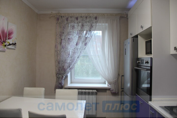 Продам трехкомнатную (3-комн.) квартиру, Генерала Ремезова б-р, 6, Голицыно г