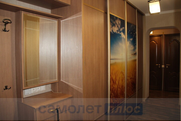 Продам трехкомнатную (3-комн.) квартиру, Генерала Ремезова б-р, 6, Голицыно г