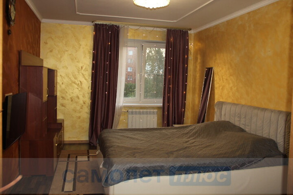 Продам трехкомнатную (3-комн.) квартиру, Генерала Ремезова б-р, 6, Голицыно г