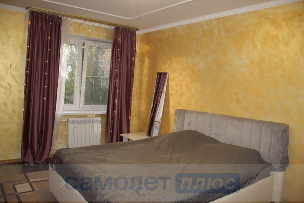 Продам трехкомнатную (3-комн.) квартиру, Генерала Ремезова б-р, 6, Голицыно г