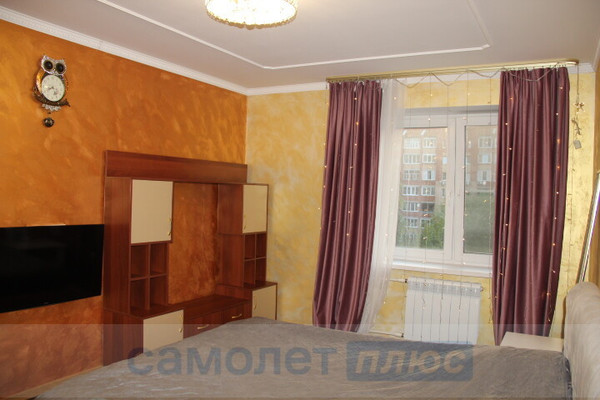 Продам трехкомнатную (3-комн.) квартиру, Генерала Ремезова б-р, 6, Голицыно г