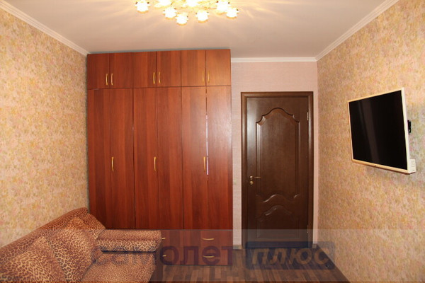 Продам трехкомнатную (3-комн.) квартиру, Генерала Ремезова б-р, 6, Голицыно г