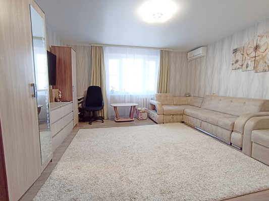 Продам трехкомнатную (3-комн.) квартиру, Д мкр, 39, Новомичуринск г