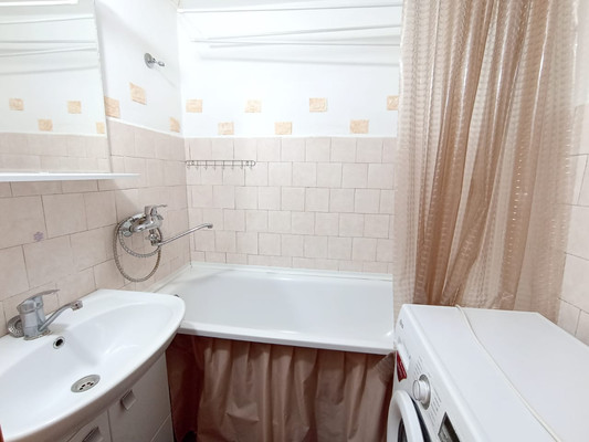 Продам трехкомнатную (3-комн.) квартиру, Д мкр, 39, Новомичуринск г