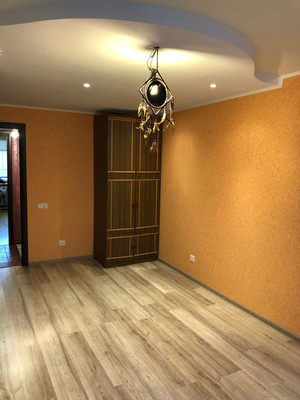 Продам двухкомнатную (2-комн.) квартиру, Парковая ул, 4к3, Великий Новгород г