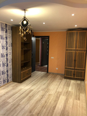 Продам двухкомнатную (2-комн.) квартиру, Парковая ул, 4к3, Великий Новгород г